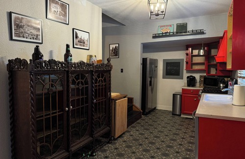 Canemah Casa | Historic 1898 Oregon City Home - 4 minutes from Downtown Oregon City!