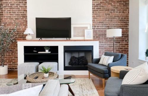 Downtown Knoxville Casa | Historic 1900s Townhome with a Modern Flair