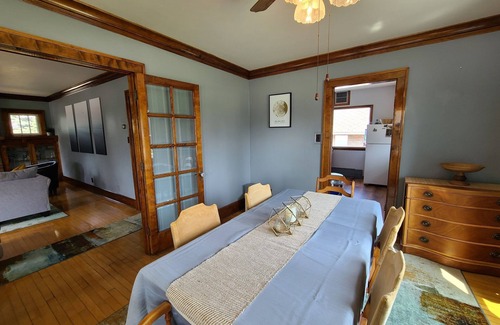 Oostburg Casa | Historic 1920s home with high speed WIFI and Air Conditioning
