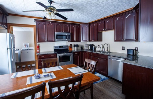 Madawaska Apartamento | Apartamento restaurado de 1930 en el corazón de Madawaska, ME