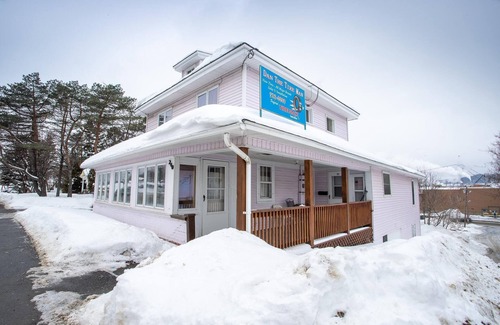 Madawaska Apartamento | Apartamento restaurado de 1930 en el corazón de Madawaska, ME