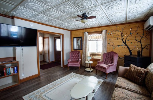 Madawaska Apartamento | Apartamento restaurado de 1930 en el corazón de Madawaska, ME