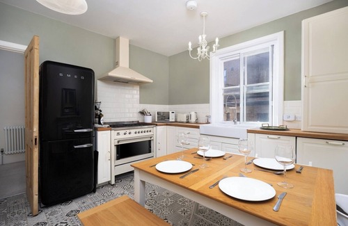 Peterborough Apartamento | Historic 1BD in Central Peterborough