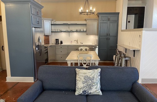 Mountain Home Apartamento | Historic 2 bed 2 bath downtown