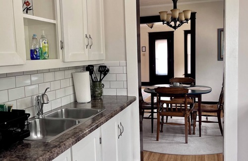 Tipton Apartamento | Historic 2 bedroom 1 bath apartment with modern convenience in quaint Tipton