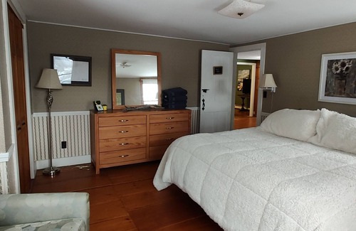Chittenden County Otro | Historic 200 yr old farmhouse with farm animals