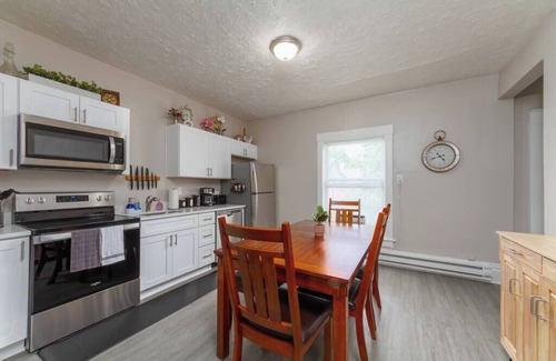 West Central Apartamento | Historic 3 Bed, 1 bath, Near Downtown Spokane!