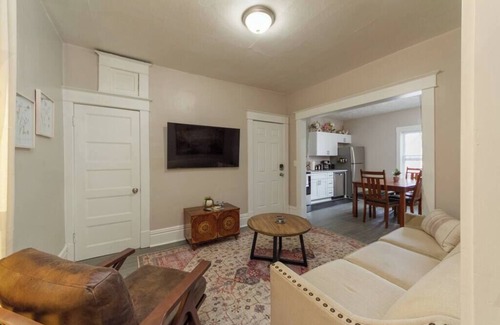 West Central Apartamento | Historic 3 Bed, 1 bath, Near Downtown Spokane!