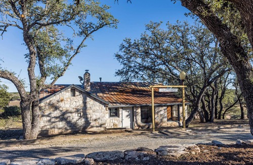 Mountain Home Casa | Historic 3-Bedroom Y.O. Ranch House - Authentic Charm and Modern Comforts