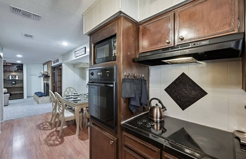 Ederville Casa | Historic 3 Bedroom Home in Heart DFW w/Gameroom+