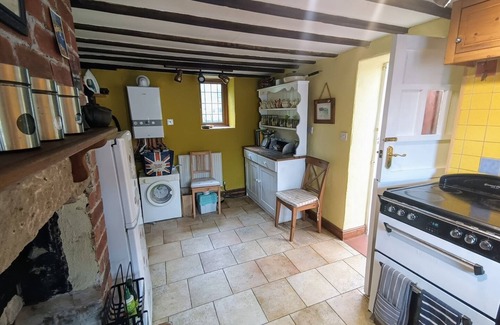 Cromford Cabaña | Historic 3BD Cottage: Cozy and Private Retreat