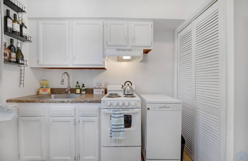 Park View Casa | Historic 3br Rowhouse, Short Walk to the Green Line