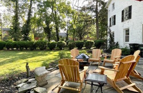Geneva Casa | Historic 98 Fire Pit Game Room & Dog Friendly