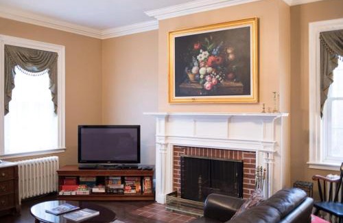 Geneva Casa | Historic 98 Fire Pit Game Room & Dog Friendly