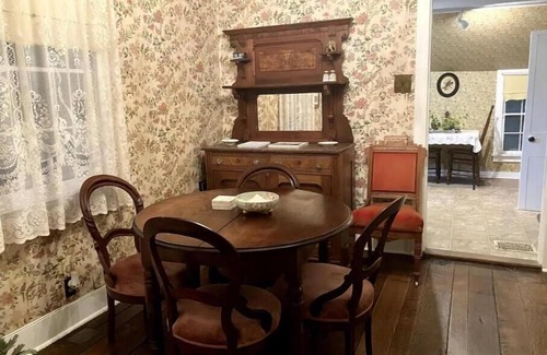 Hillsboro Casa | Historic Blackman-Evans Home