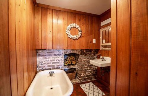 Pawleys Island Casa | Historic Bliss on Pawleys Island's Shoreline