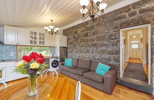 Creswick Casa | Historic Bluestone Cottage in Creswick EST 1860