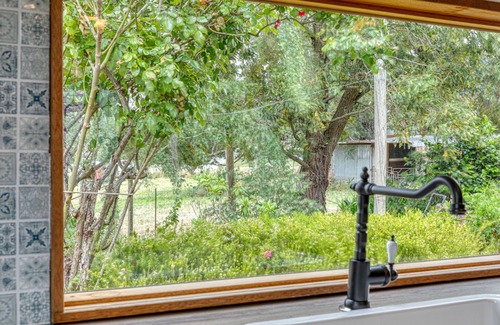 Creswick Casa | Historic Bluestone Cottage in Creswick EST 1860