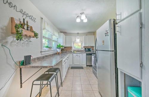 Branson Casa | Historic Branson Cottage 7 Mi to Table Rock Lake!