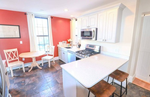 Pond Cove Condominio | Historic Brick Corner Apartment, off street parking