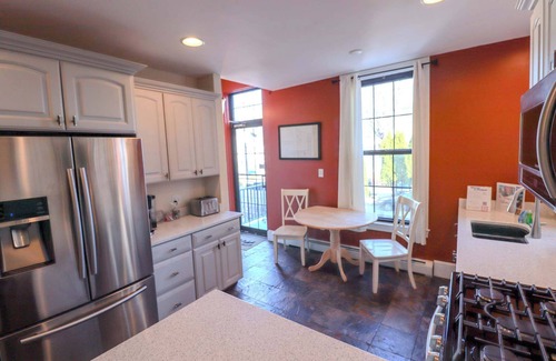 Pond Cove Condominio | Historic Brick Corner Apartment, off street parking