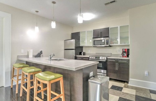 Asheville Condominio | Historic Building with Bakery and Restaurant
