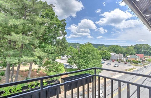 Asheville Condominio | Historic Building with Bakery and Restaurant