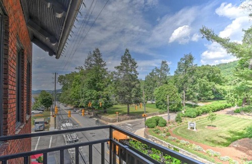 Asheville Condominio | Historic Building with Bakery and Restaurant