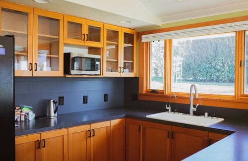 Lummi Island Casa | Historic Cabin- Private Beach!