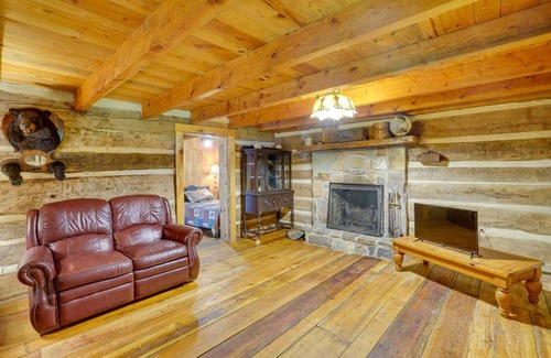Seneca Rocks Casa | Historic Cabin Retreat about 2 Mi to Seneca Rocks!