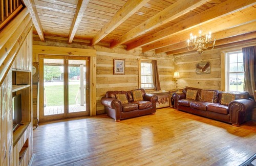 Seneca Rocks Casa | Historic Cabin Retreat about 2 Mi to Seneca Rocks!