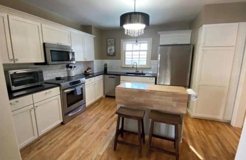 Billings Casa | Historic Cape Cod Downtown