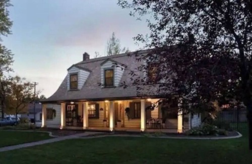 Billings Casa | Historic Cape Cod Downtown