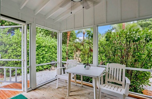 Captiva Cabaña | Historic Captiva PO Cottage Garden Suite Steps to Beach Casual Lux Décor - Jensen's "On the Gulf" 7