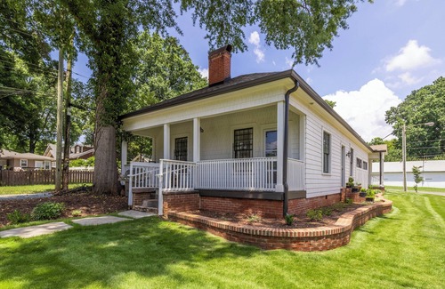 Wesley Heights Cabaña | Historic Carriage House in Wesley Heights