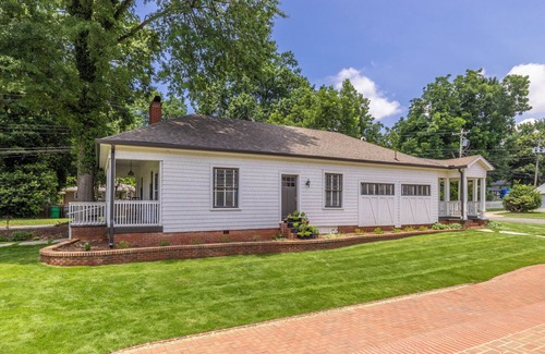 Wesley Heights Cabaña | Historic Carriage House in Wesley Heights