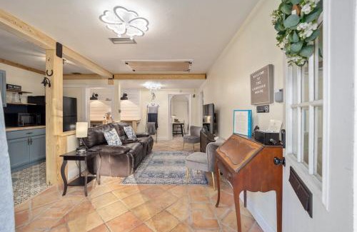 Historic District Casa | Historic Carriage House Downtown 2 bedroom 1 bath