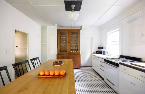 Fleischmanns Casa | Historic Catskills Farmhouse Cottage by Belleayre