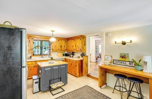 Catskill Casa | Historic Catskills Farmhouse: Ski, Hike & Relax!