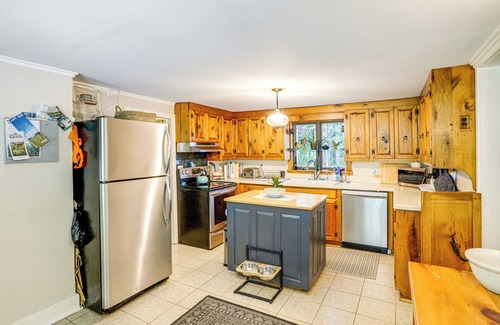 Catskill Casa | Historic Catskills Farmhouse: Ski, Hike & Relax!