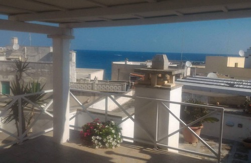 Otranto Historic Centre Apartamento | centro histórico: apartamento en una casa antigua de 800, con terraza con vistas al mar