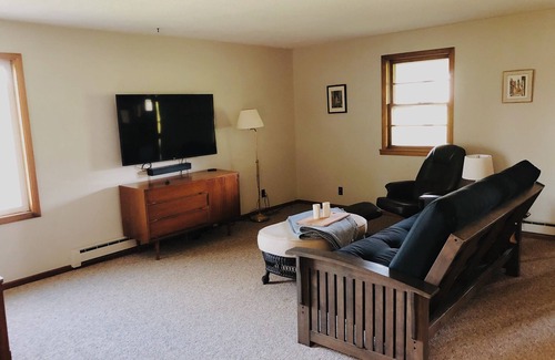 Annandale Otro | Historic Century Old Farmhouse on 80 Acres; Privacy, Walking Trails and Nature!
