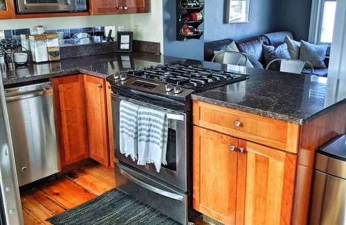 Medford Street - The Neck Casa | Histórico Charlestown Townhouse 2Bed / 2Bath con chimenea de gas