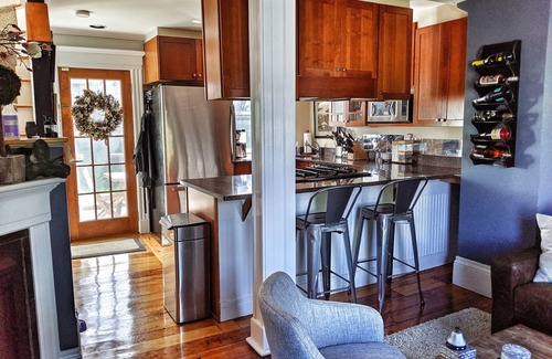 Medford Street - The Neck Casa | Histórico Charlestown Townhouse 2Bed / 2Bath con chimenea de gas