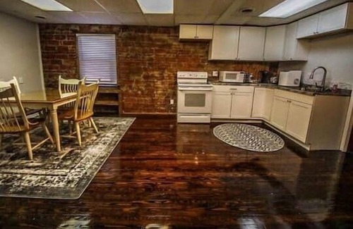 Fourmile Apartamento | Historic Charm: 5 Star Comfort Room 2