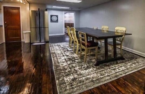 Fourmile Apartamento | Historic Charm: 5 Star Comfort Room 2