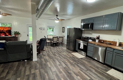 Chapin Casa | Historic Charm on the Lake Stay by a 475 Year-Old Oak with Private Dock BoatRamp