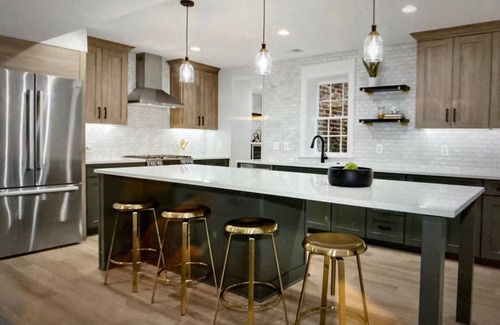 Southwest Casa | Historic Charm with modern luxury- Renovated 1790s home 1 block from Potomac!