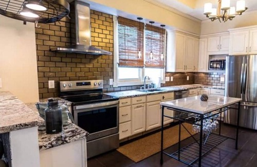 St. Louis Casa | Historic charm☆Fenced☆Gated parking☆Huge