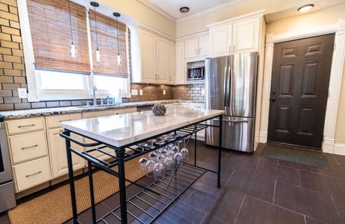 St. Louis Casa | Historic charm☆Fenced☆Gated parking☆Huge